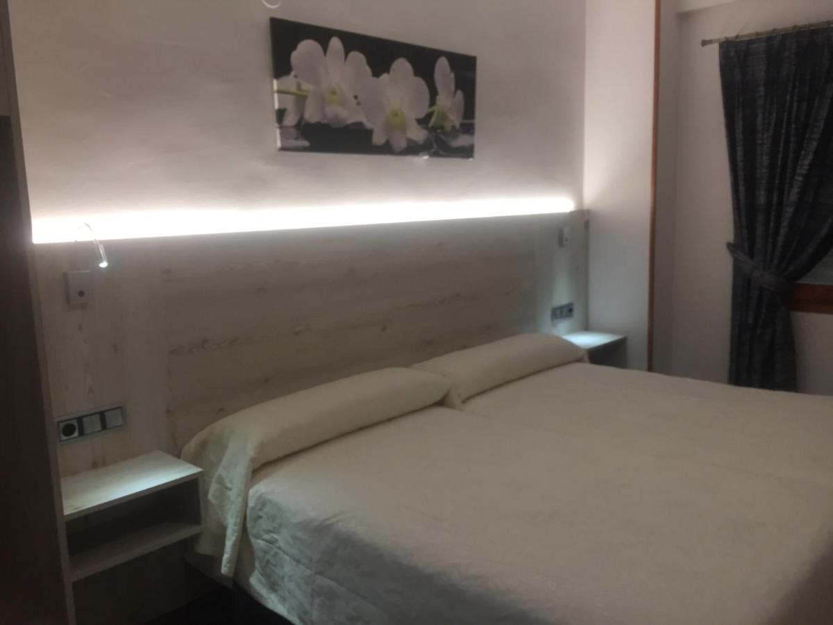 Hostal Pirineos Аїнса Екстер'єр фото