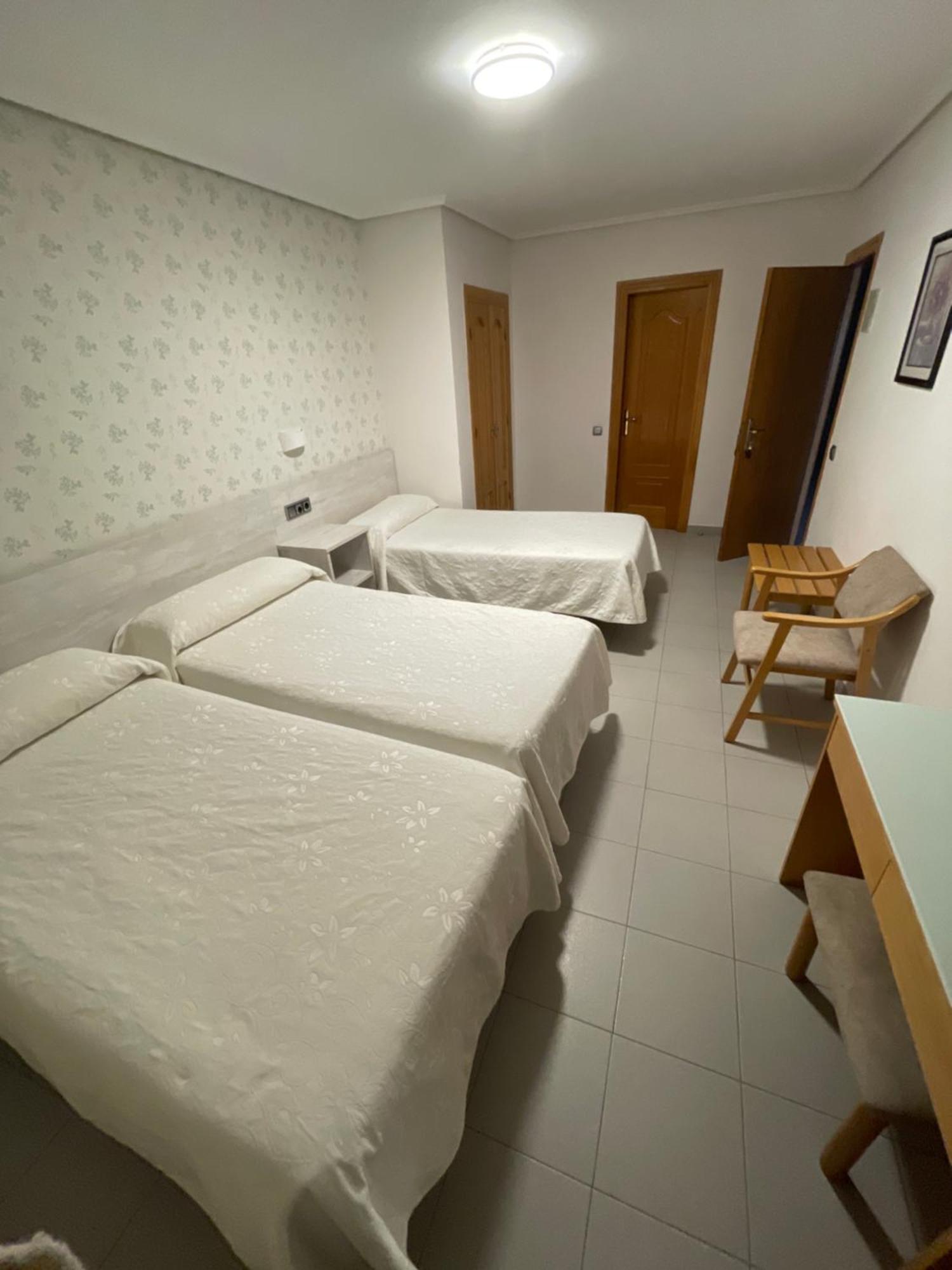 Hostal Pirineos Аїнса Екстер'єр фото