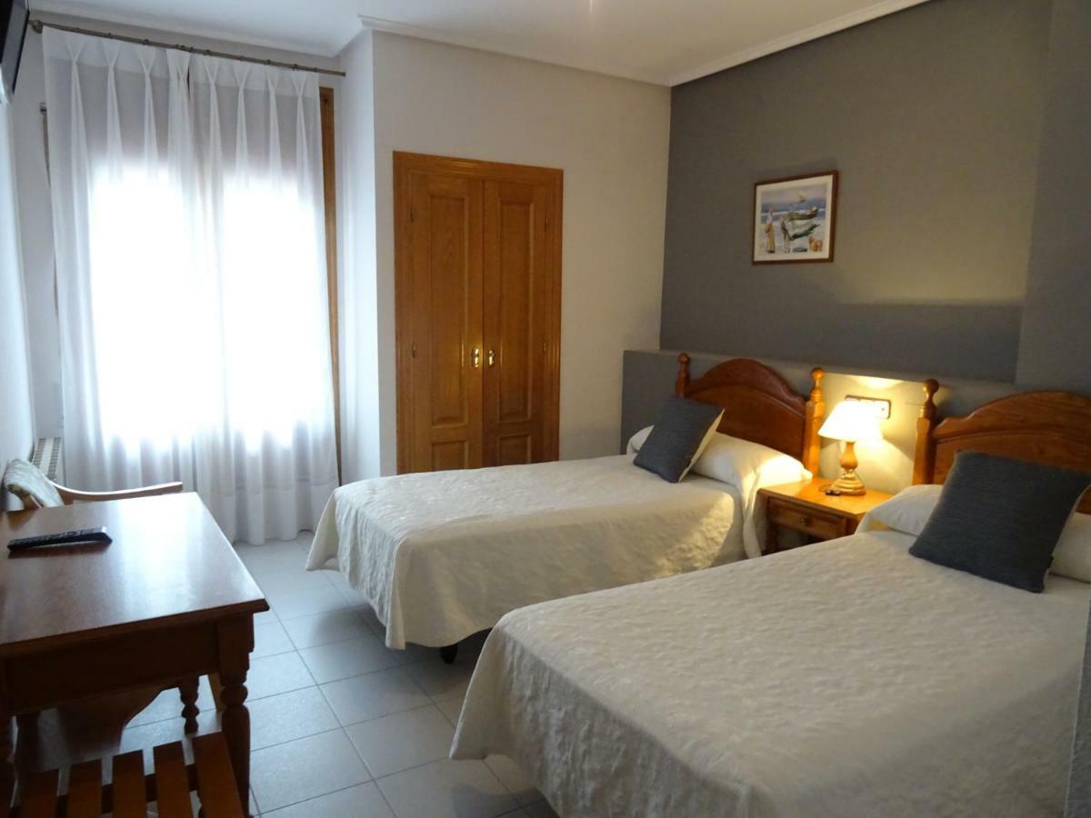 Hostal Pirineos Аїнса Екстер'єр фото